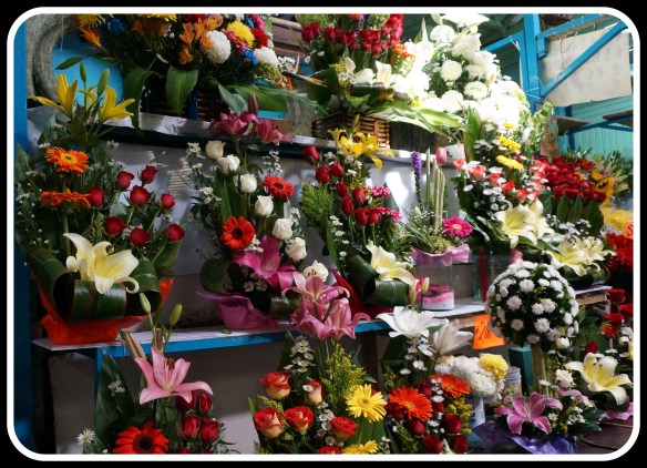 Just to confuse your nose a bit, these gorgeous flowers are right across from the fish and chicken……..