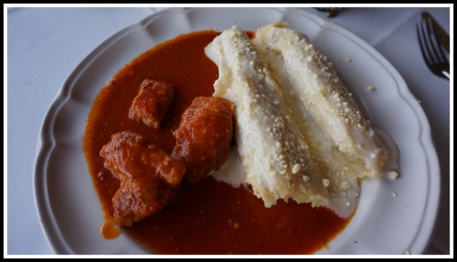 On a valued recommendation, I went with Huchepos con costilla y credo.  These "tamale like" creations are lighter and fluffier than a tamale, and those little pork rib lets were fantastic.