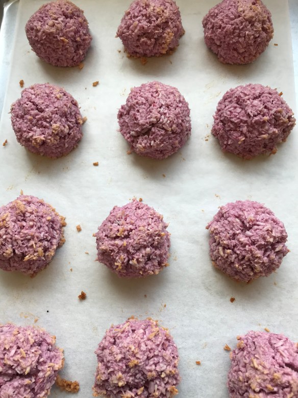 Raspberry macaroons 2