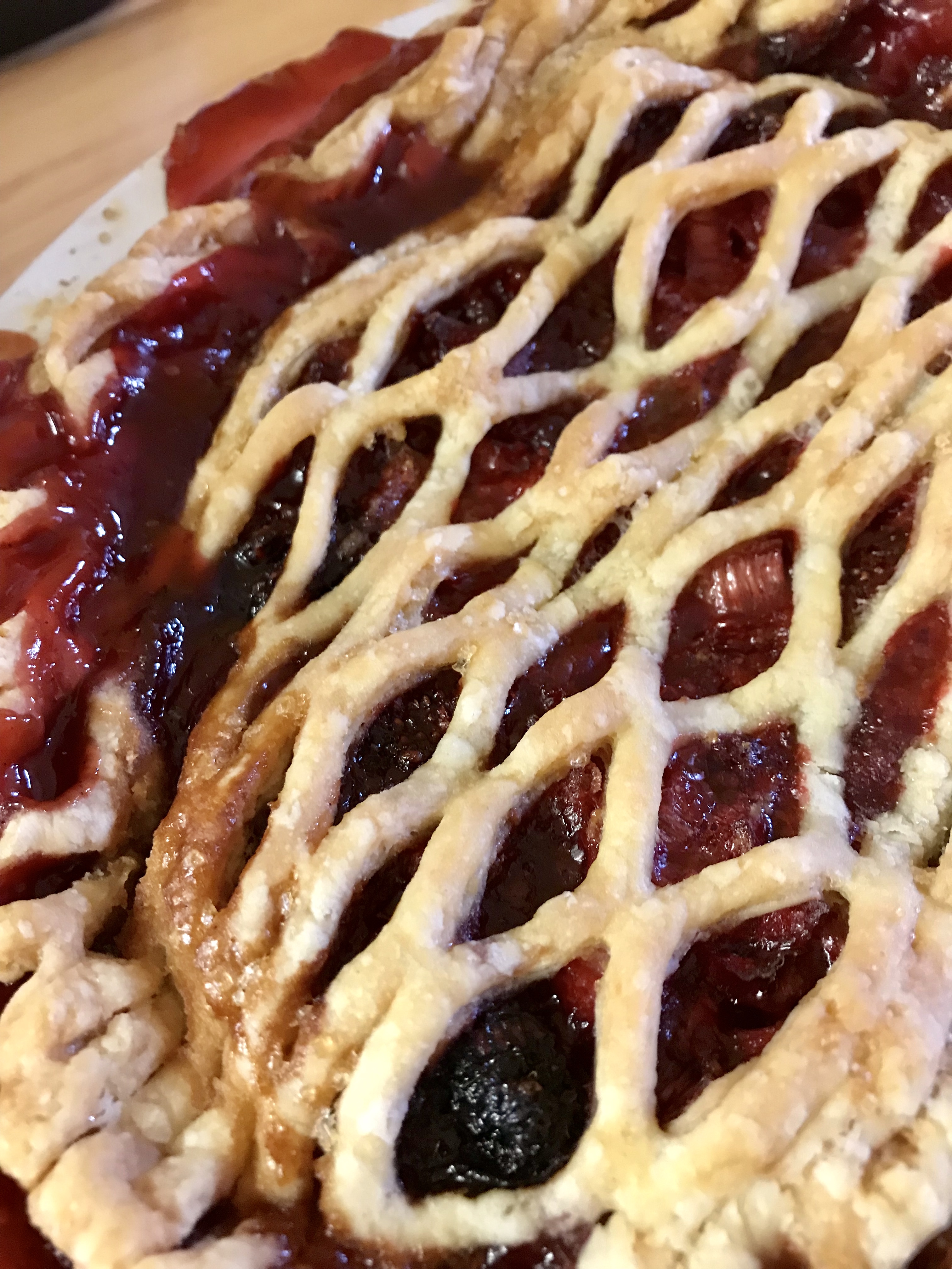 Strawberr rhubarb pie 3