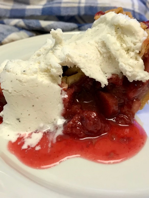 Strawberry rhubarb pie 4