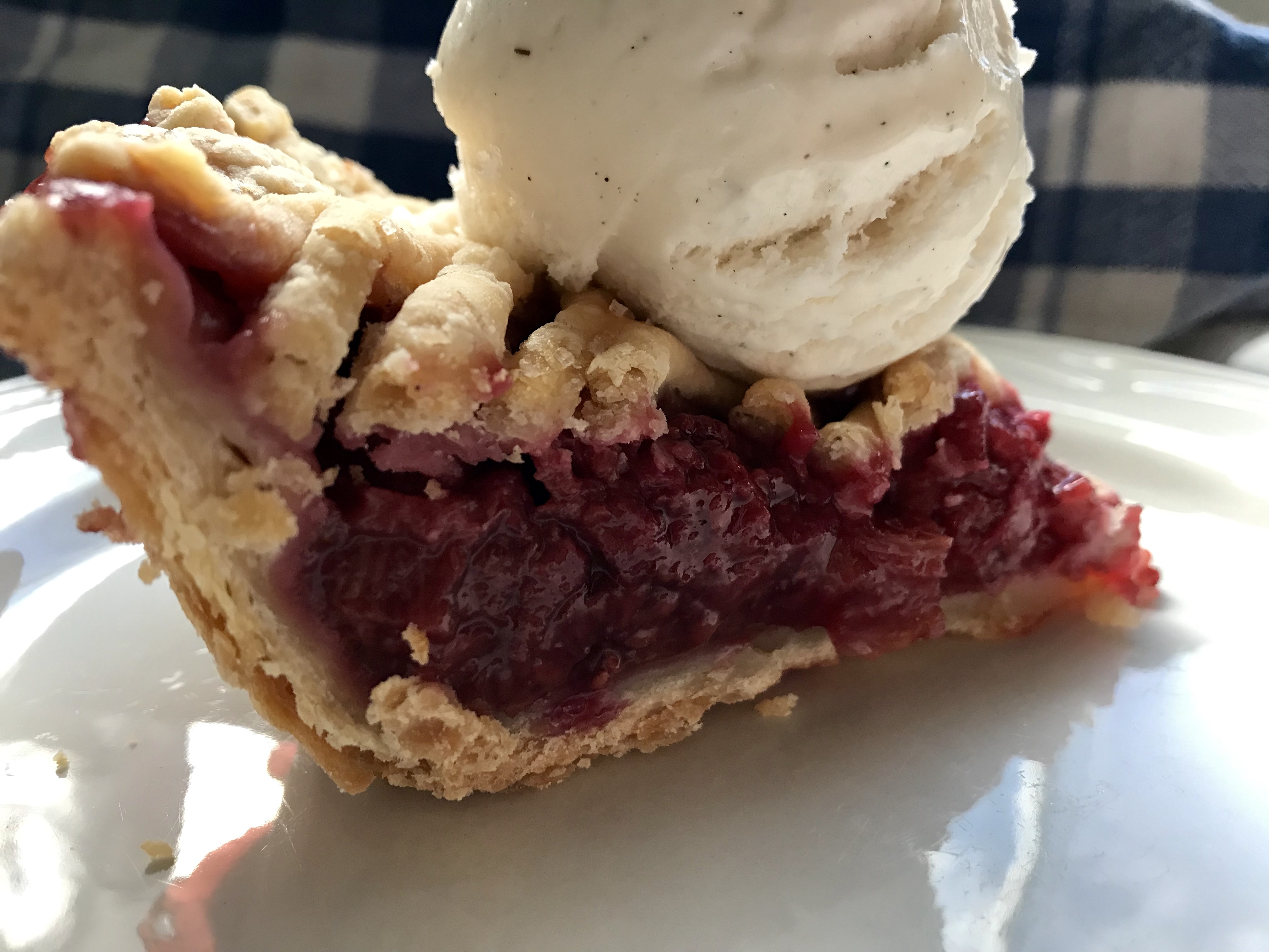 Strawberry rhubarb pie 5